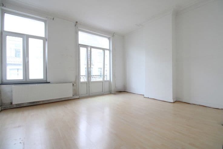 IXELLES | 4/5-BED. HOUSE TO RENOVATE – 209m² WITH 16m² COURT
