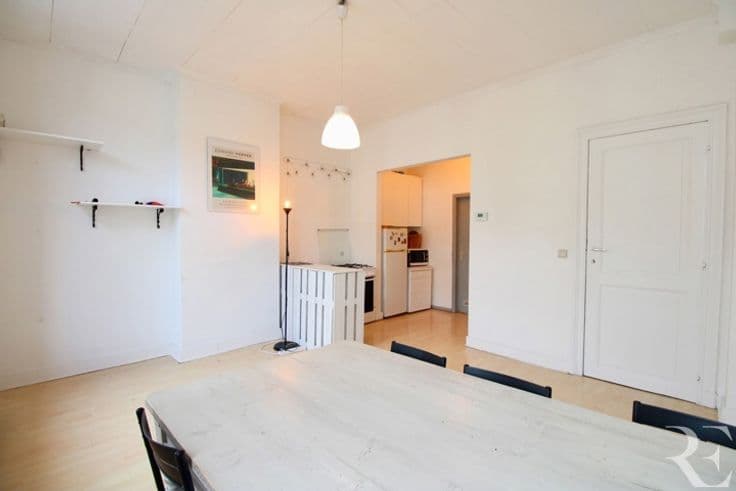 IXELLES | 4/5-BED. HOUSE TO RENOVATE – 209m² WITH 16m² COURT