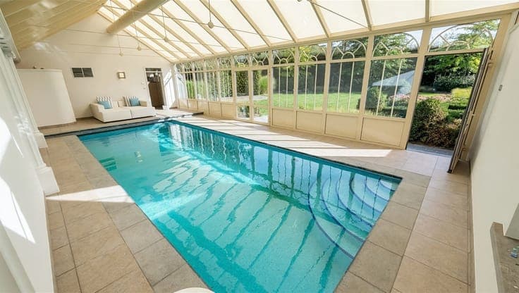LUXURIOUS VILLA WITH INDOOR SWIMMING POOL & SAUNA – ZOTTEGEM
