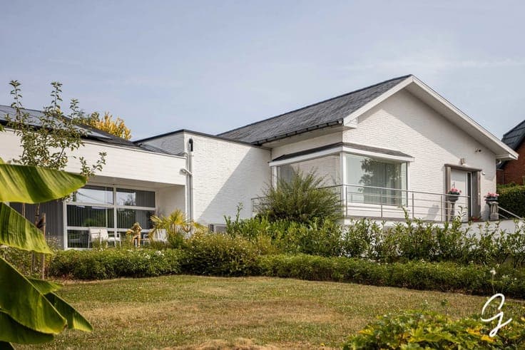 Exclusive villa with indoor swimming pool in Goeferdinge