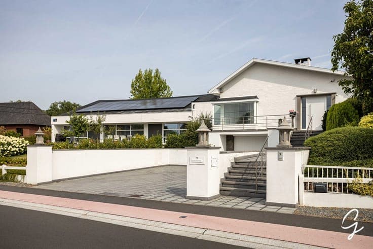 Exclusive villa with indoor swimming pool in Goeferdinge
