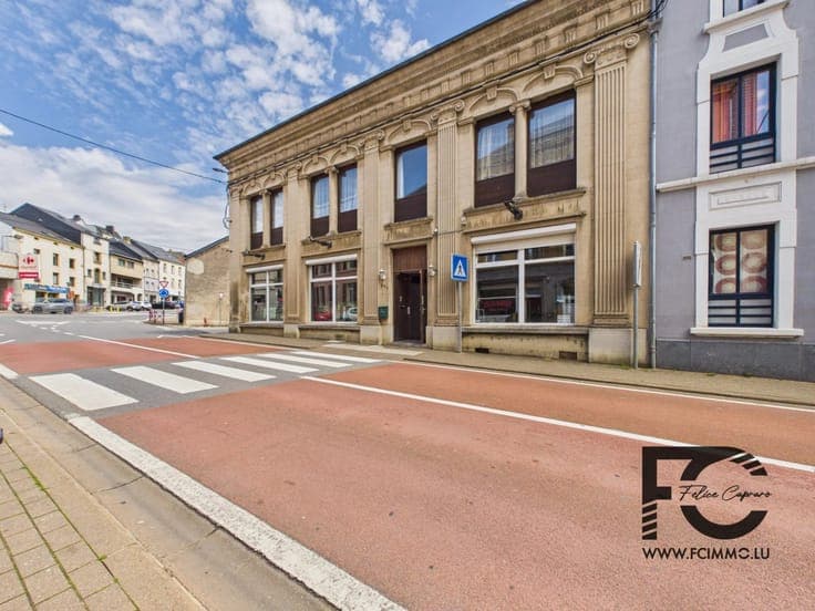FOR SALE - Investment building Virton, 2 commercial spaces a