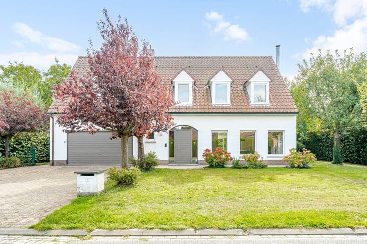 CHARMANTE VILLA MET RUIME TUIN EN CENTRUM OP WANDELAFSTAND