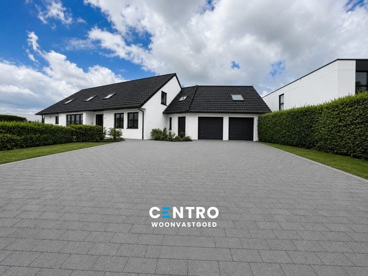 Vrijstaande VILLA (430m²) op een hoekperceel van ± 1.200 ...