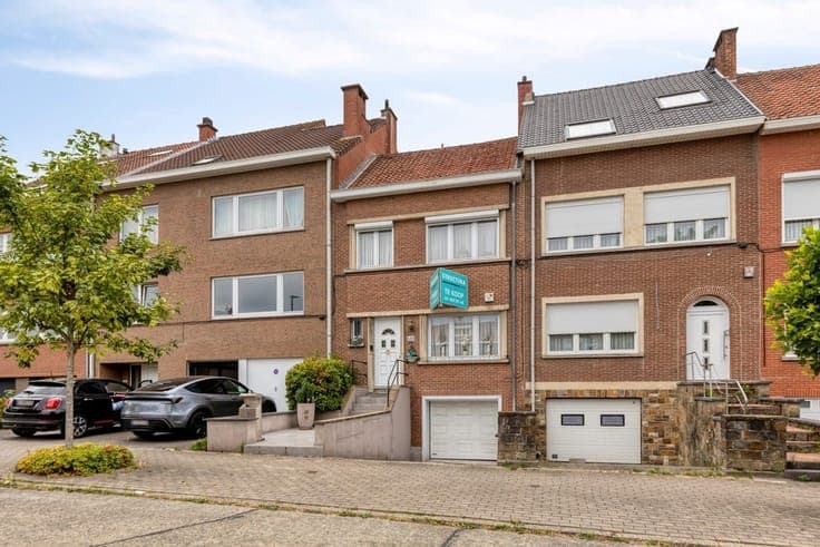 Instapklare gezinswoning met garage en tuin