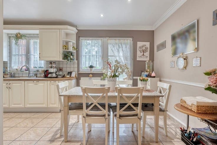 Instapklare gezinswoning met garage en tuin