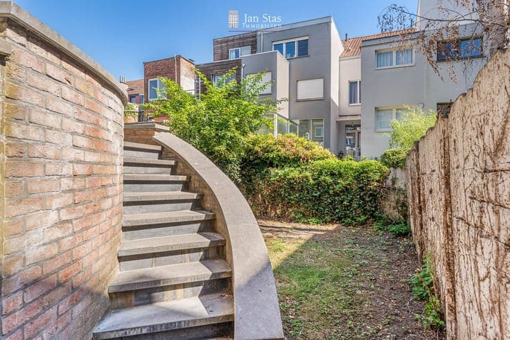 Rustig en centraal gelegen woning met 4 slaapkamers, terr...