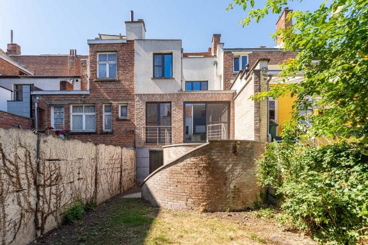 Rustig en centraal gelegen woning met 4 slaapkamers, terr...
