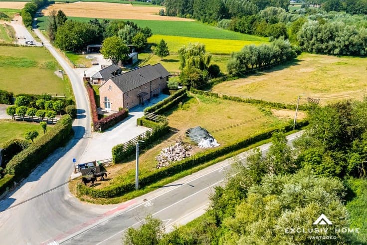 Luxury country estate with farmhouse villa, pastures and sta