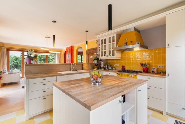 Villa met kantoorruimte op uitstekende locatie
