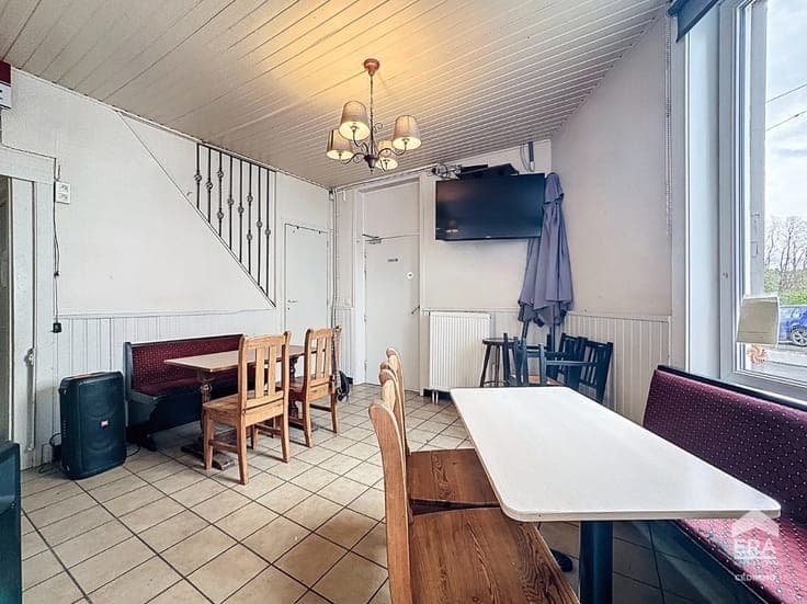RARE OPPORTUNITY: COMMERCIAL PROPERTY WITH RESIDENCE