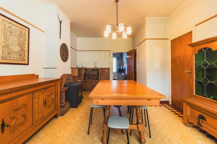 Ruime GEZINSWONING mét 6 slaapkamers en een stadstuin