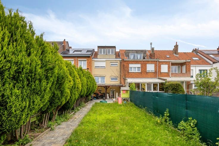 Spacious family home with garage and sunny garden in Strombe