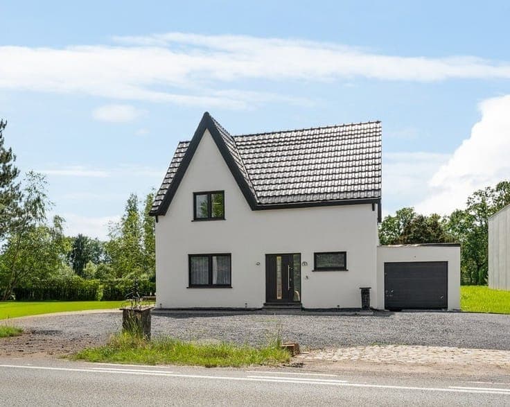Recent gerenoveerde woning met 4 slpkrs en tuin