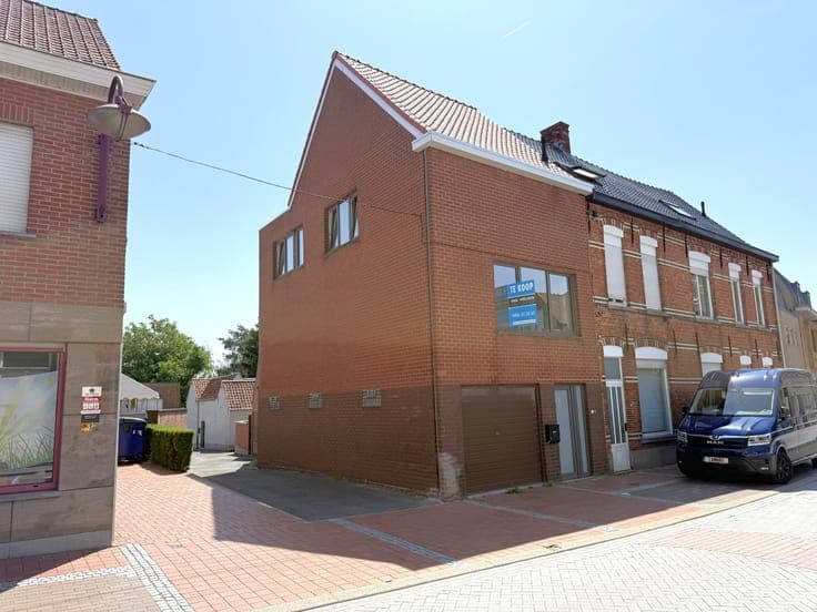 Half Open Bebouwing met garage en atelier op TOPLIGGING!