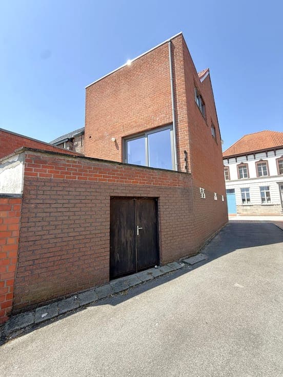 Half Open Bebouwing met garage en atelier op TOPLIGGING!