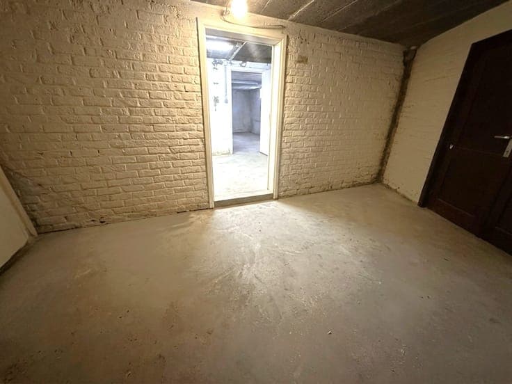 Half Open Bebouwing met garage en atelier op TOPLIGGING!