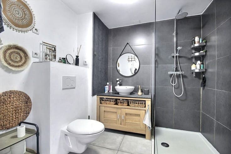Jolie maison mitoyenne avec quatre chambres et jardin sud-es