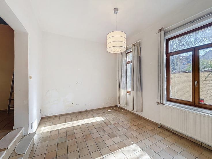 A little gem just waiting to be renovated!