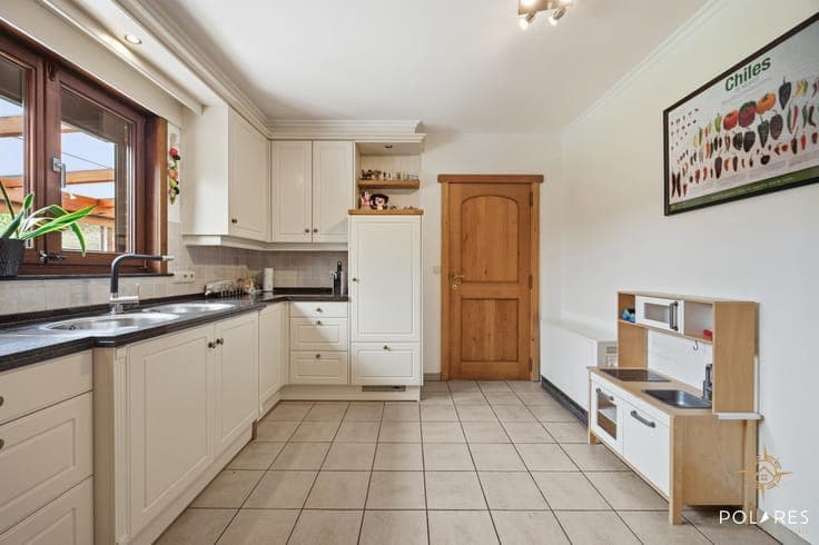 Ready-to-move-in detached house with sunny garden in prime