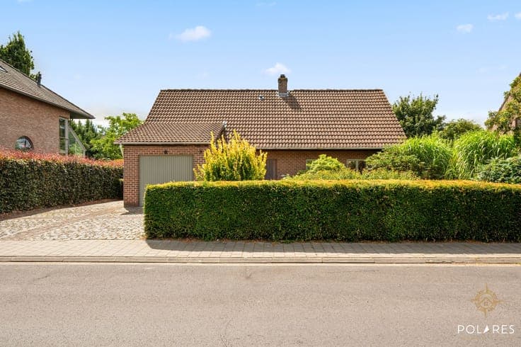 Ready-to-move-in detached house with sunny garden in prime