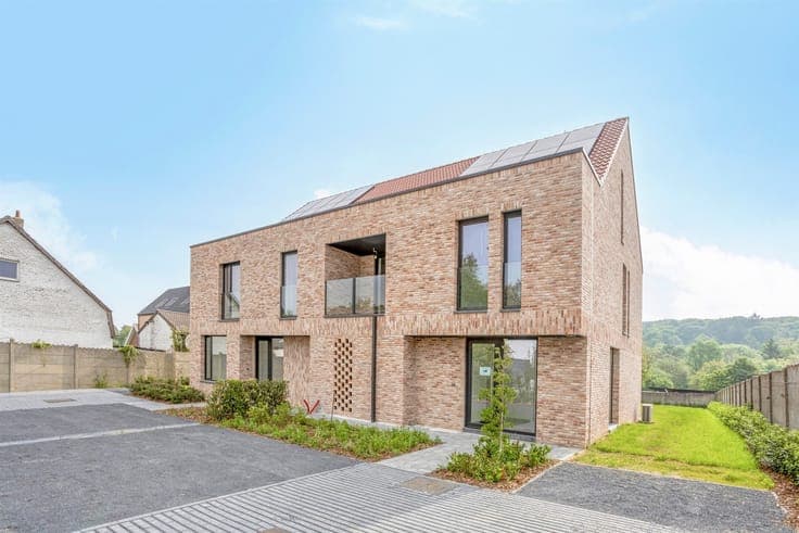 Newbuilt house - 5 bd - 2 bath (possibility 6% VAT)