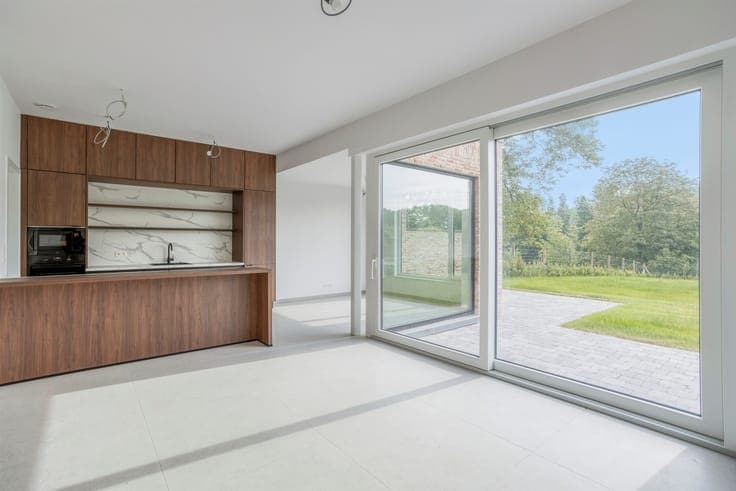 Newbuilt house - 5 bd - 2 bath (possibility 6% VAT)