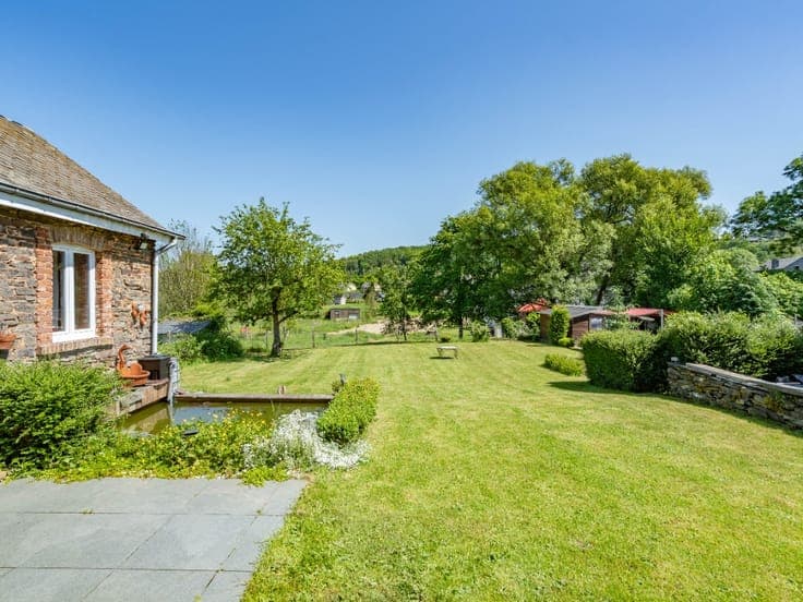 4-Bedroom Semi-Detached House with 2 Outbuildings