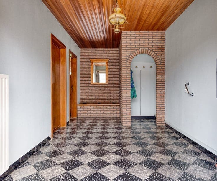 Ruime halfopen woning met 4 slaapkamers, garage en zonnig...