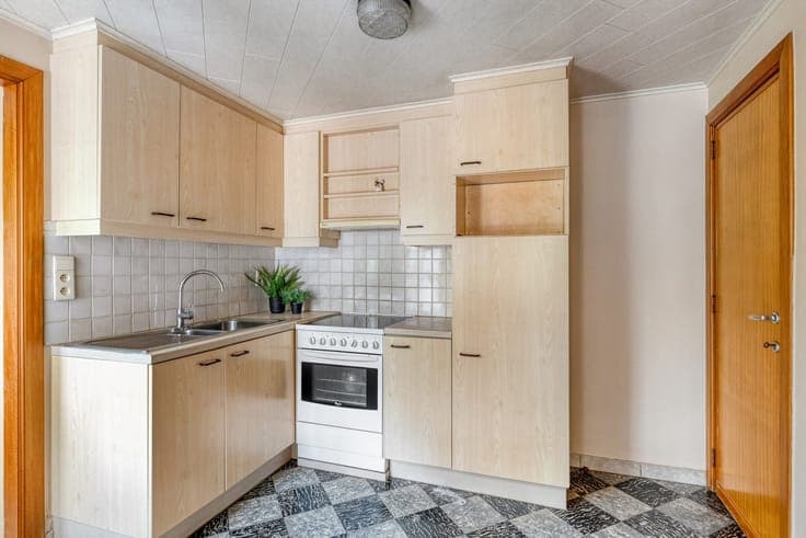 Ruime halfopen woning met 4 slaapkamers, garage en zonnig...