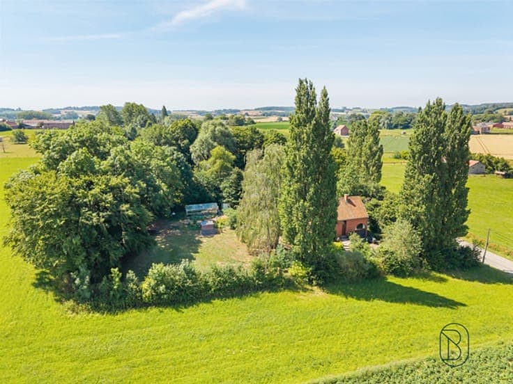 Peacefully located detached home ,4 bedrooms, stunning views
