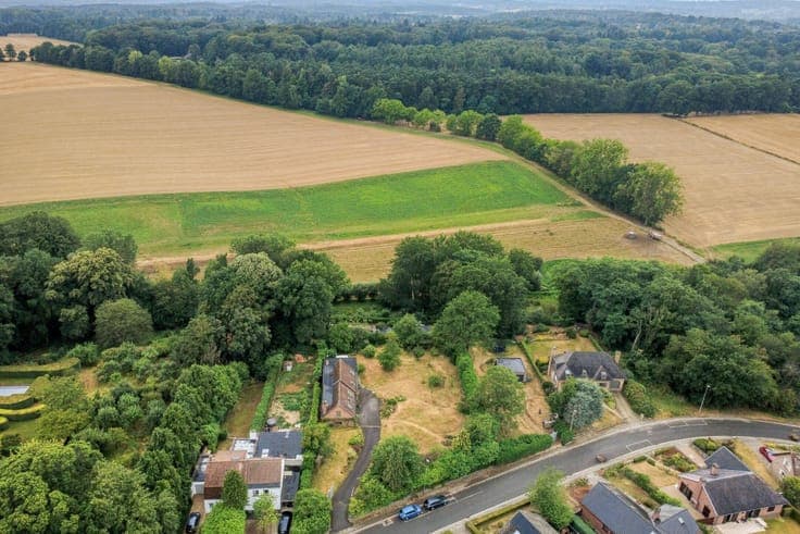 HOUSE with 4 rooms + office + garage 1640 SINT-GENESIUS-ROD