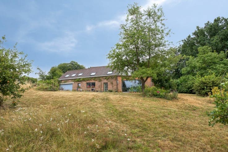 HOUSE with 4 rooms + office + garage 1640 SINT-GENESIUS-ROD