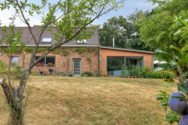 HOUSE with 4 rooms + office + garage 1640 SINT-GENESIUS-ROD