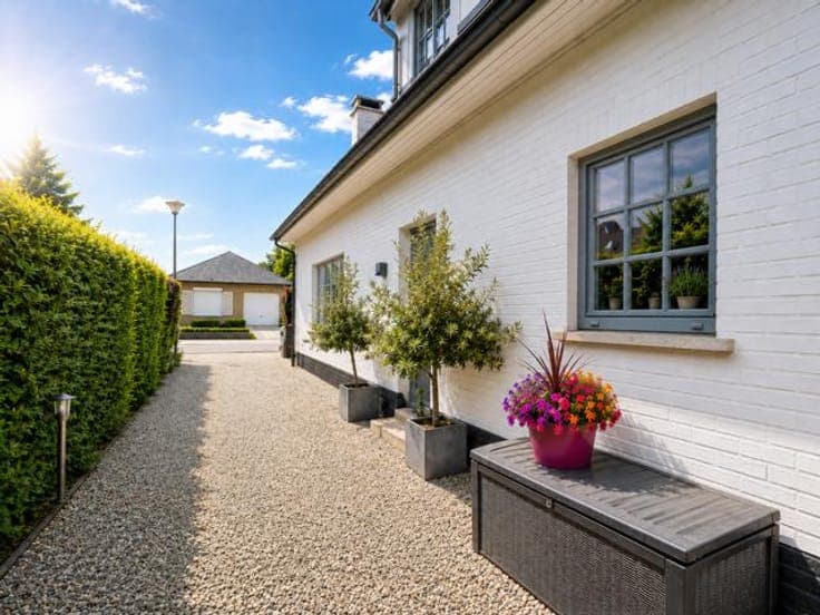 4-front villa fully renovated in 2017 on +/- 3.66 a