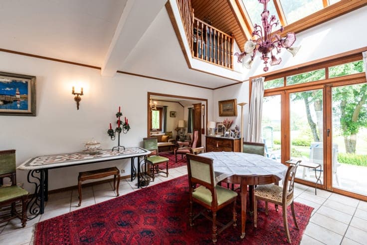 4-bedroom, 3-bath villa with stunning field views