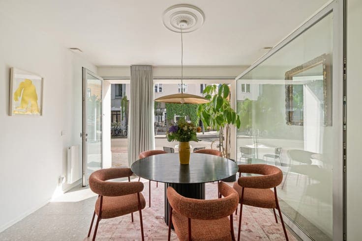 A surprising townhouse with a rooftop terrace