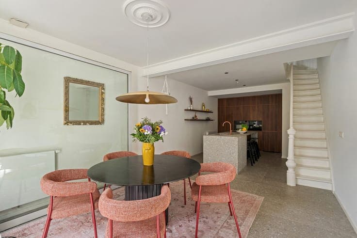 A surprising townhouse with a rooftop terrace