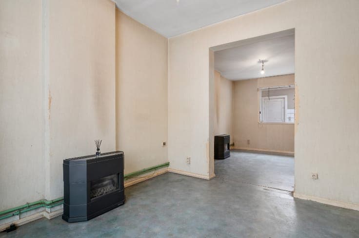 Te renoveren starterswoning met 2/3 slaapkamers en tuinjte