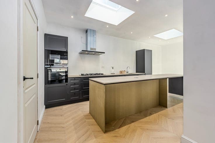 Moderne en volledig gerenoveerde woning in centrum Leke m...
