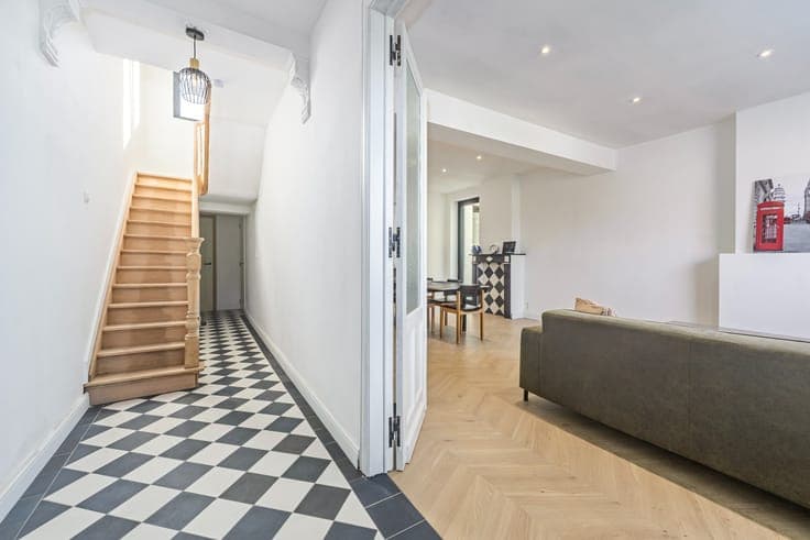 Moderne en volledig gerenoveerde woning in centrum Leke m...
