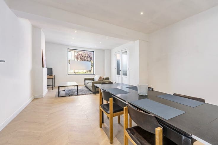 Moderne en volledig gerenoveerde woning in centrum Leke m...
