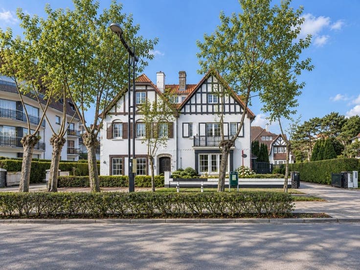 Characterful semi-detached villa in an exceptional location