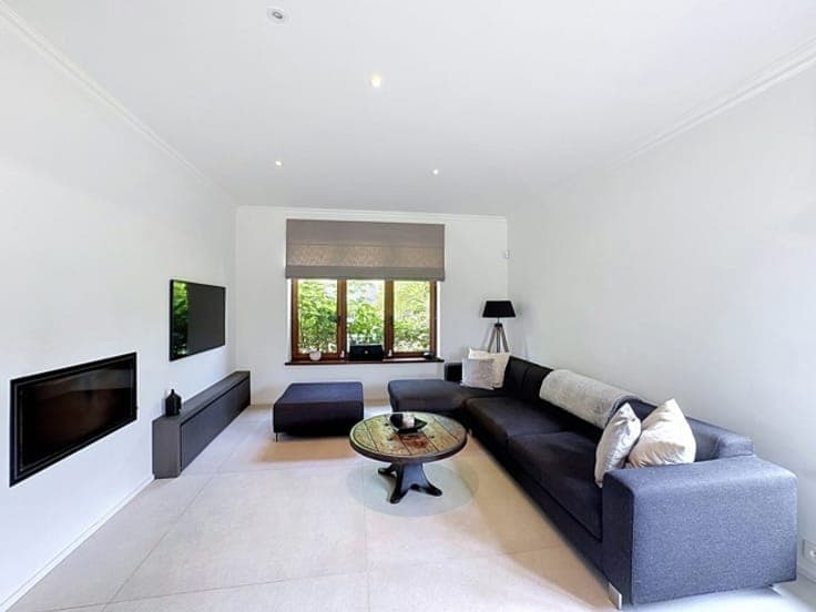 Stunning 4-façade villa, 324m² living, EPC B, 1600m² plot