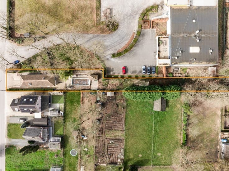 Gelijkvloerse woning met 2 slpkrs en zwembad te Bonheiden
