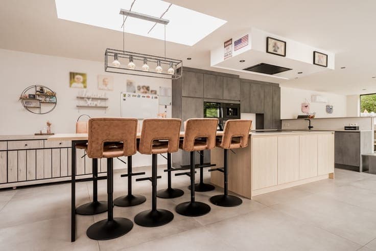 Ruime gerenoveerde woning met 4 slaapkamers en prachtige ...