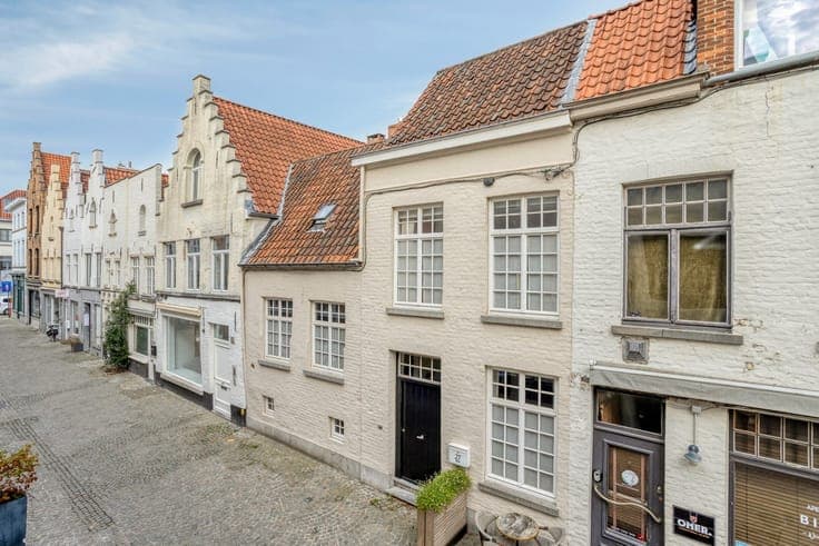 CHARMANTE STADSWONING met 3 SLAAPKAMERS te BRUGGE