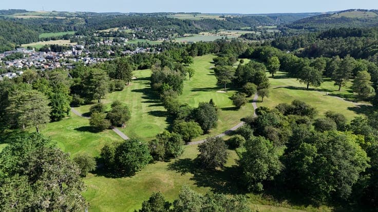An exceptional property, surrounded by the golf course fair
