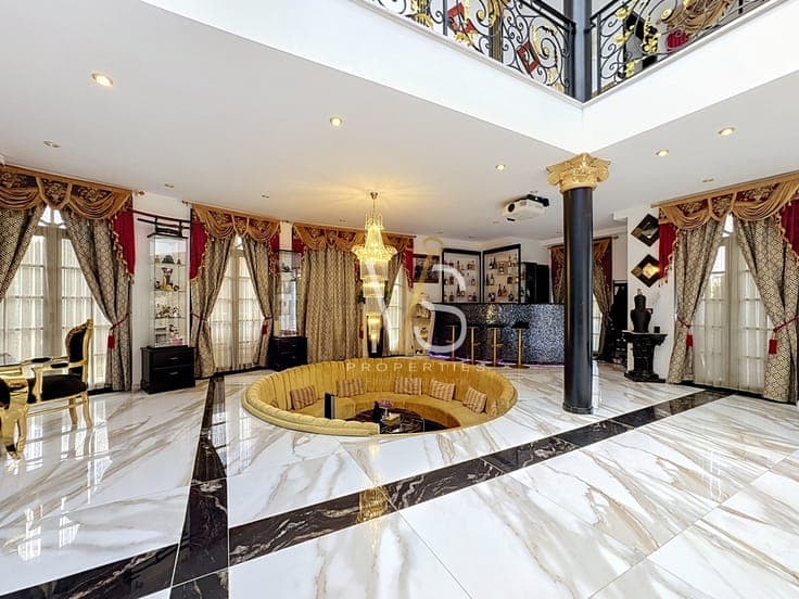 HIGH-END VILLA WITH SWIMMING POOL, GARDEN !