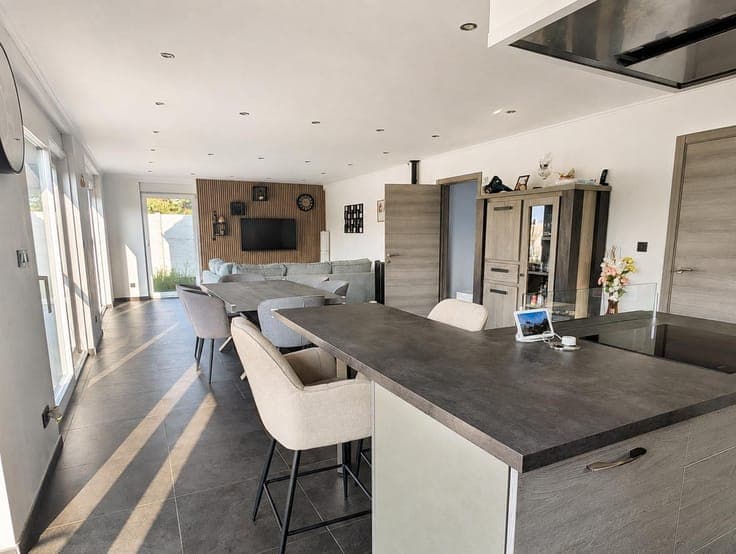 Superbe villa 4 CH, 2 garages, jardin et projet piscine